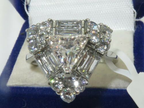 Jewellery Kingdom Ladies Triangle Trillion 4k Stainless Steel Ring (Silver) - Jewelry Rings - British D'sire Main image