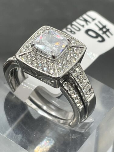 Jewellery Kingdom Princess Engagement Wedding Band Cubic Zirconia Ring Set (Silver) Secondary image