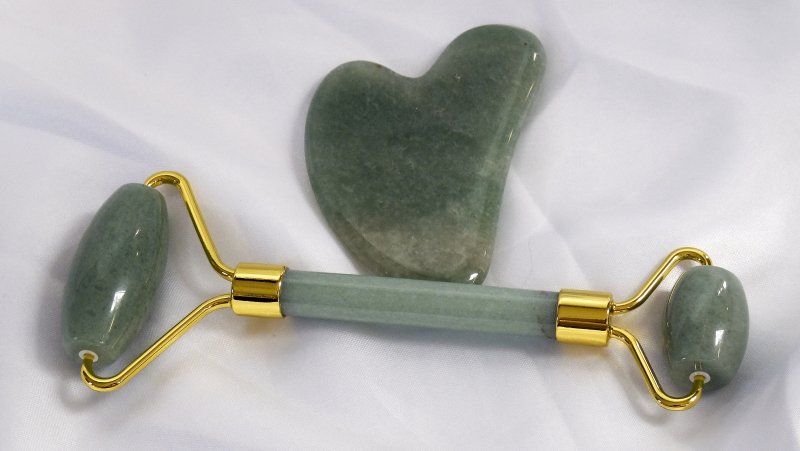 Klara's Jade Roller And Qua Sha Set - Skin Care Kits & Combos - British D'sire Main image