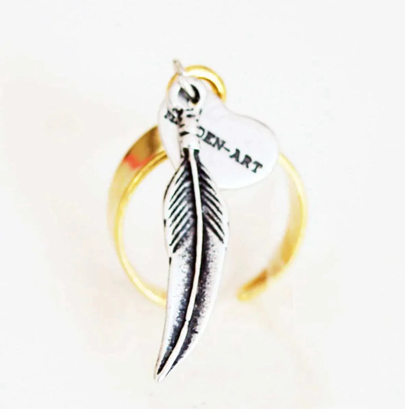 Statement ring in gold with feather charm - rings, anelli - British D'sire