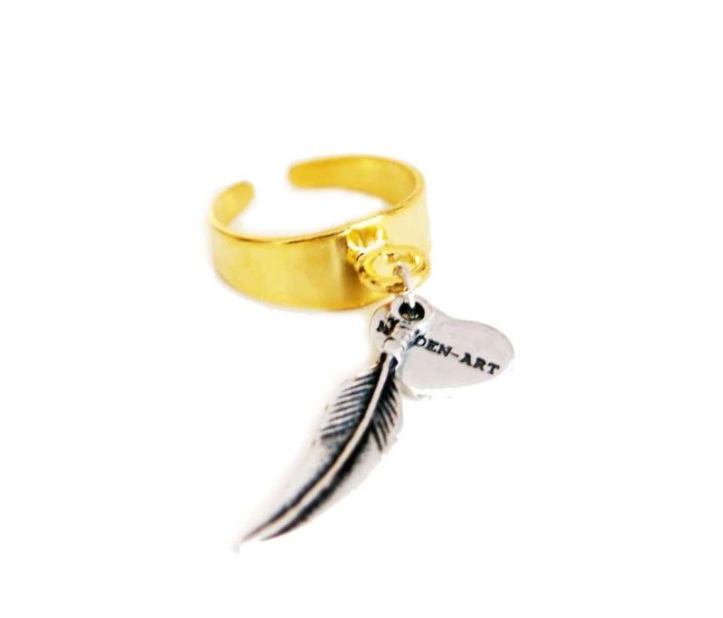 Statement ring in gold with feather charm - rings, anelli - British D'sire